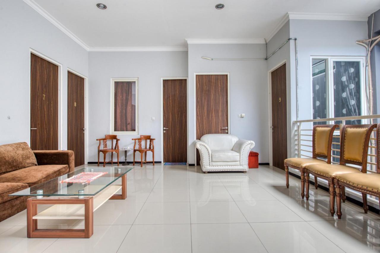 Reddoorz Near Surabaya Zoo Hotel Exterior foto