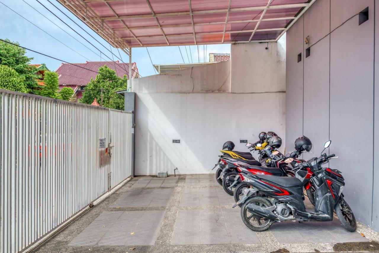 Reddoorz Near Surabaya Zoo Hotel Exterior foto
